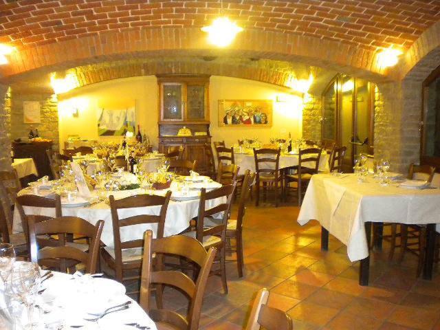 Azienda Agrituristica Alcastle Montabone エクステリア 写真