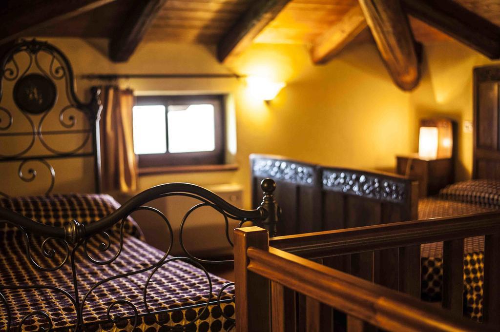 Azienda Agrituristica Alcastle Montabone エクステリア 写真