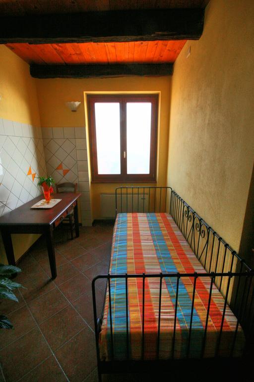 Azienda Agrituristica Alcastle Montabone エクステリア 写真
