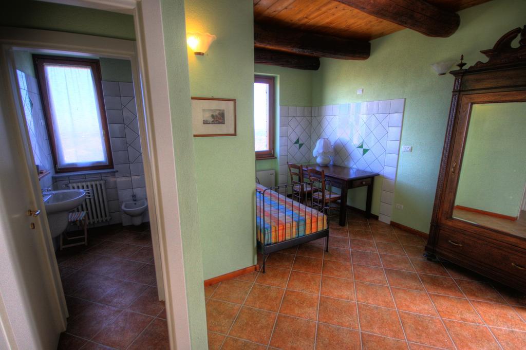 Azienda Agrituristica Alcastle Montabone エクステリア 写真