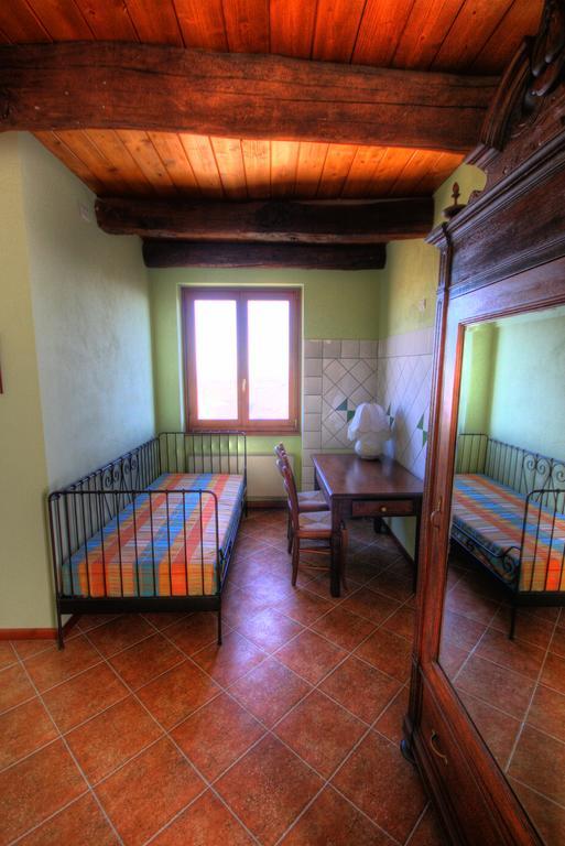 Azienda Agrituristica Alcastle Montabone エクステリア 写真